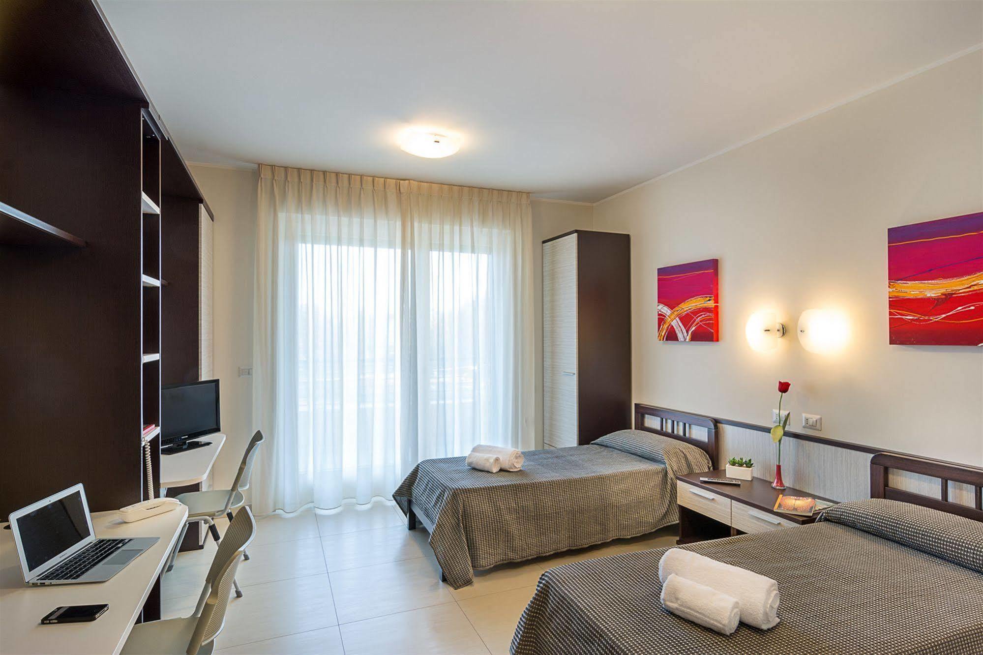 פסקרה Hotel Spazio Residenza מראה חיצוני תמונה